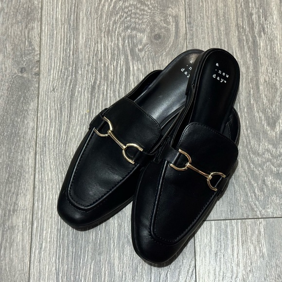 Mules - Picture 1 of 1